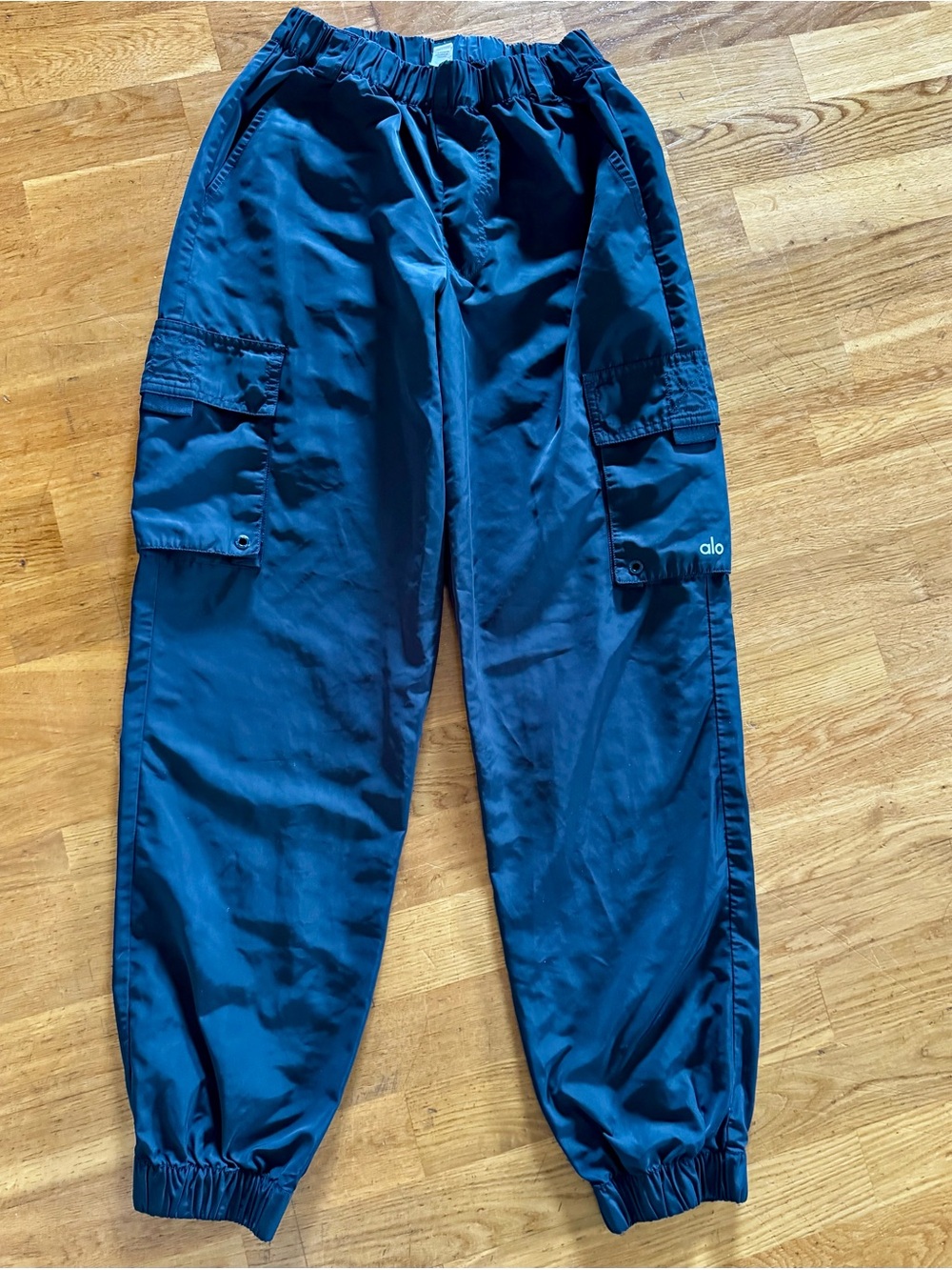 ALO IT GIRL CARGO PANTS SIZE SMALL BLACK